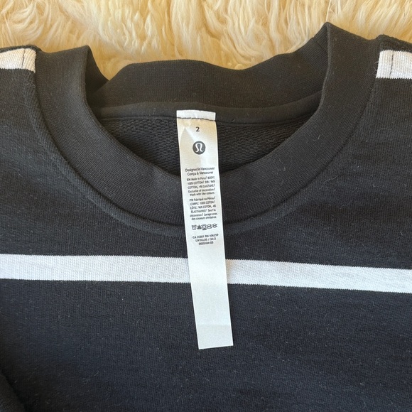 NWOT, Lululemon Black and White Striped sweatshirt, size 2 - Picture 2 of 5
